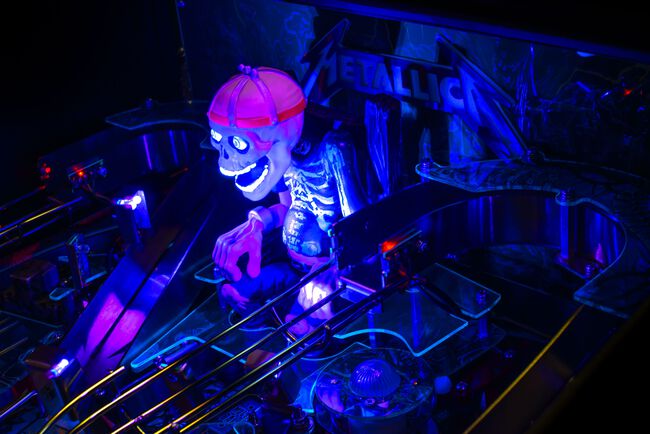 Stern Pinball x Metallica Remastered - 2024 Premium Model, 
